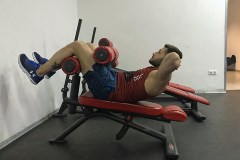 Скручивания на обратнонаклонной скамье